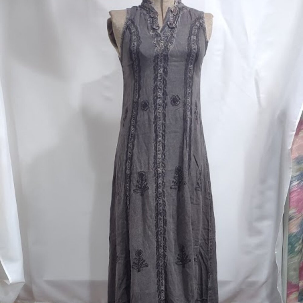 L' POGEE GREEN EMBROIDERED BROCADE MAXI SLEEVELESS DRESS TIE AT WAIST FREE SIZE